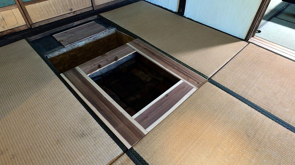 畳に切られた囲炉裏の炉